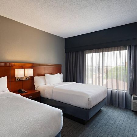 Отель Courtyard By Marriott San Antonio Airport Экстерьер фото