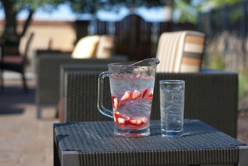 Отель Courtyard By Marriott San Antonio Airport Экстерьер фото