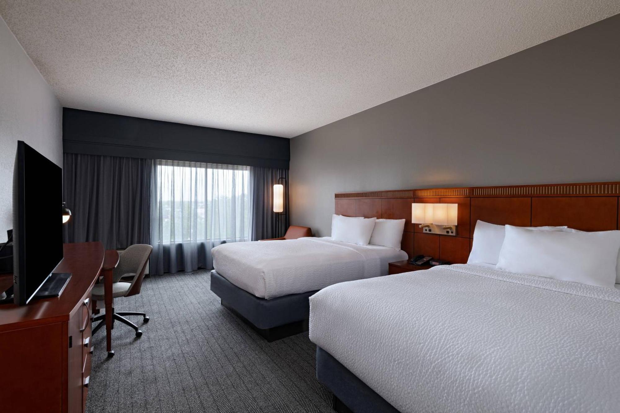 Отель Courtyard By Marriott San Antonio Airport Экстерьер фото