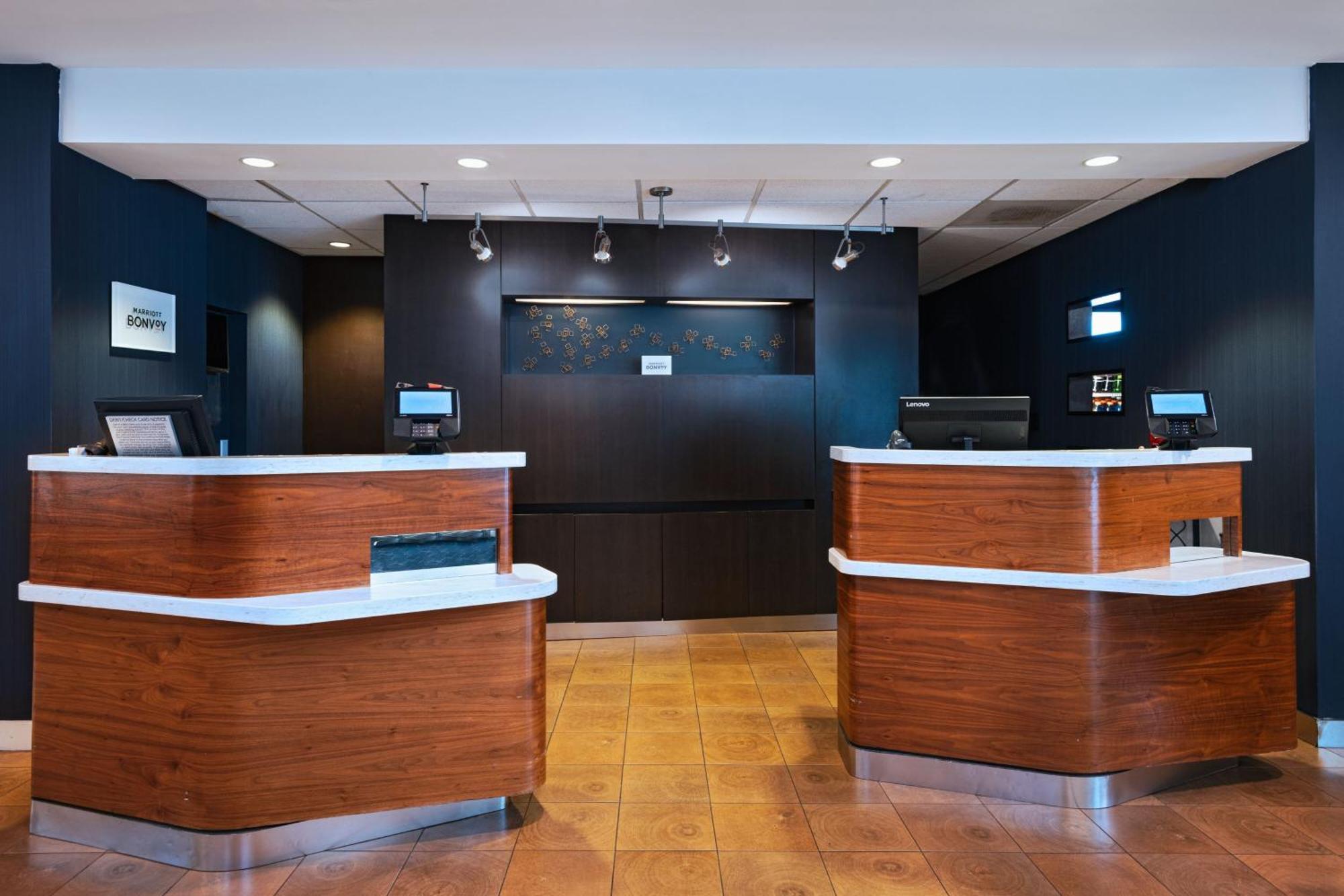 Отель Courtyard By Marriott San Antonio Airport Экстерьер фото