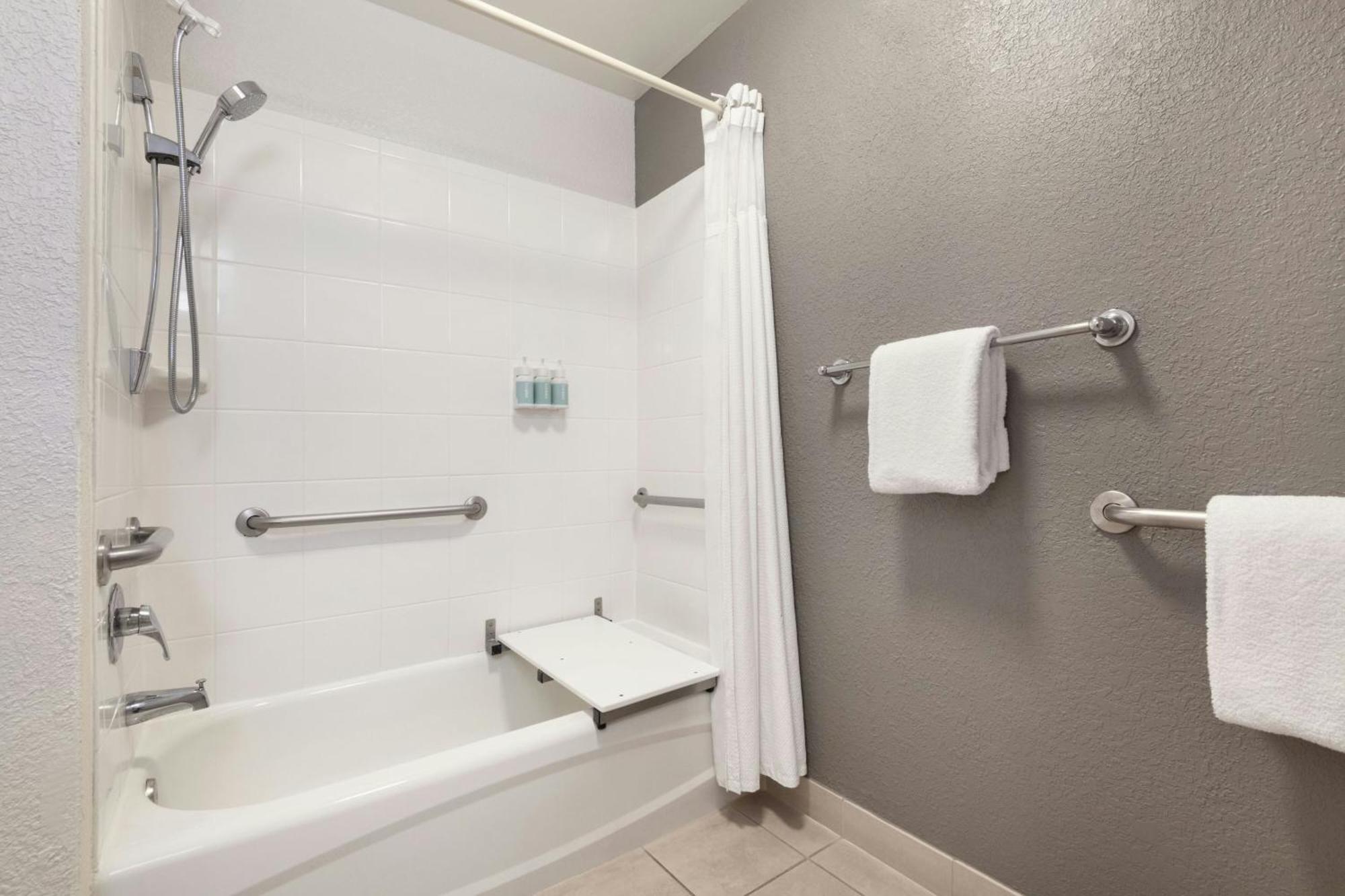 Отель Courtyard By Marriott San Antonio Airport Экстерьер фото