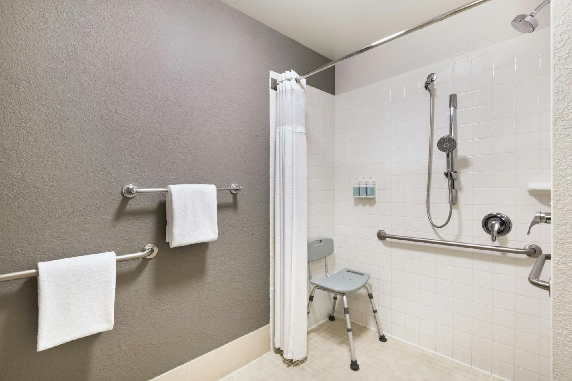 Отель Courtyard By Marriott San Antonio Airport Экстерьер фото