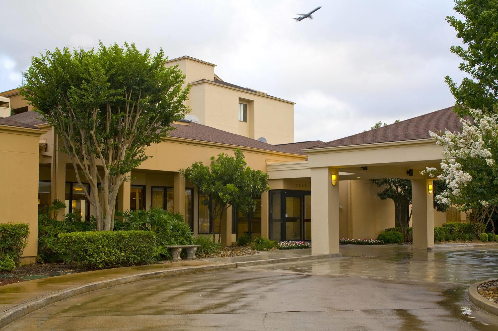 Отель Courtyard By Marriott San Antonio Airport Экстерьер фото